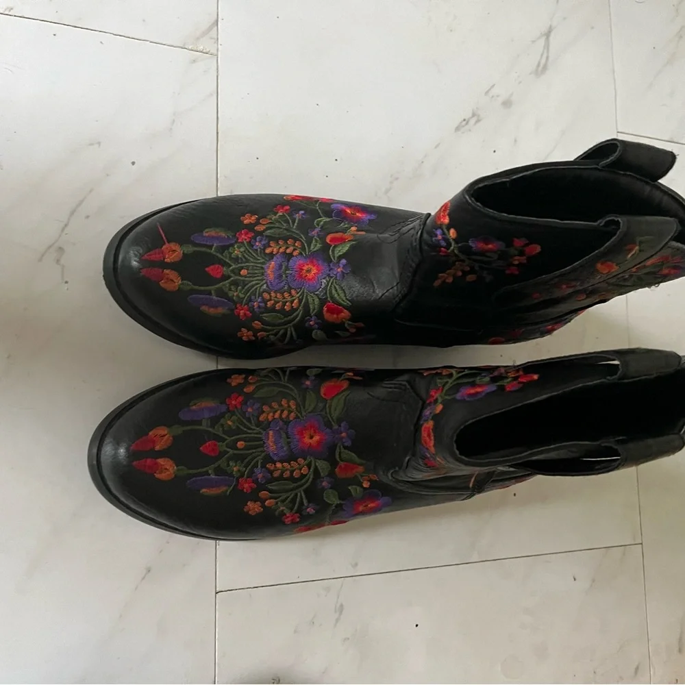 Size 7 - Picture 2 of 2